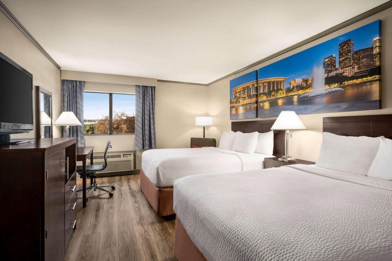 Hotel Baymont By Wyndham Monterey Park Exteriér fotografie