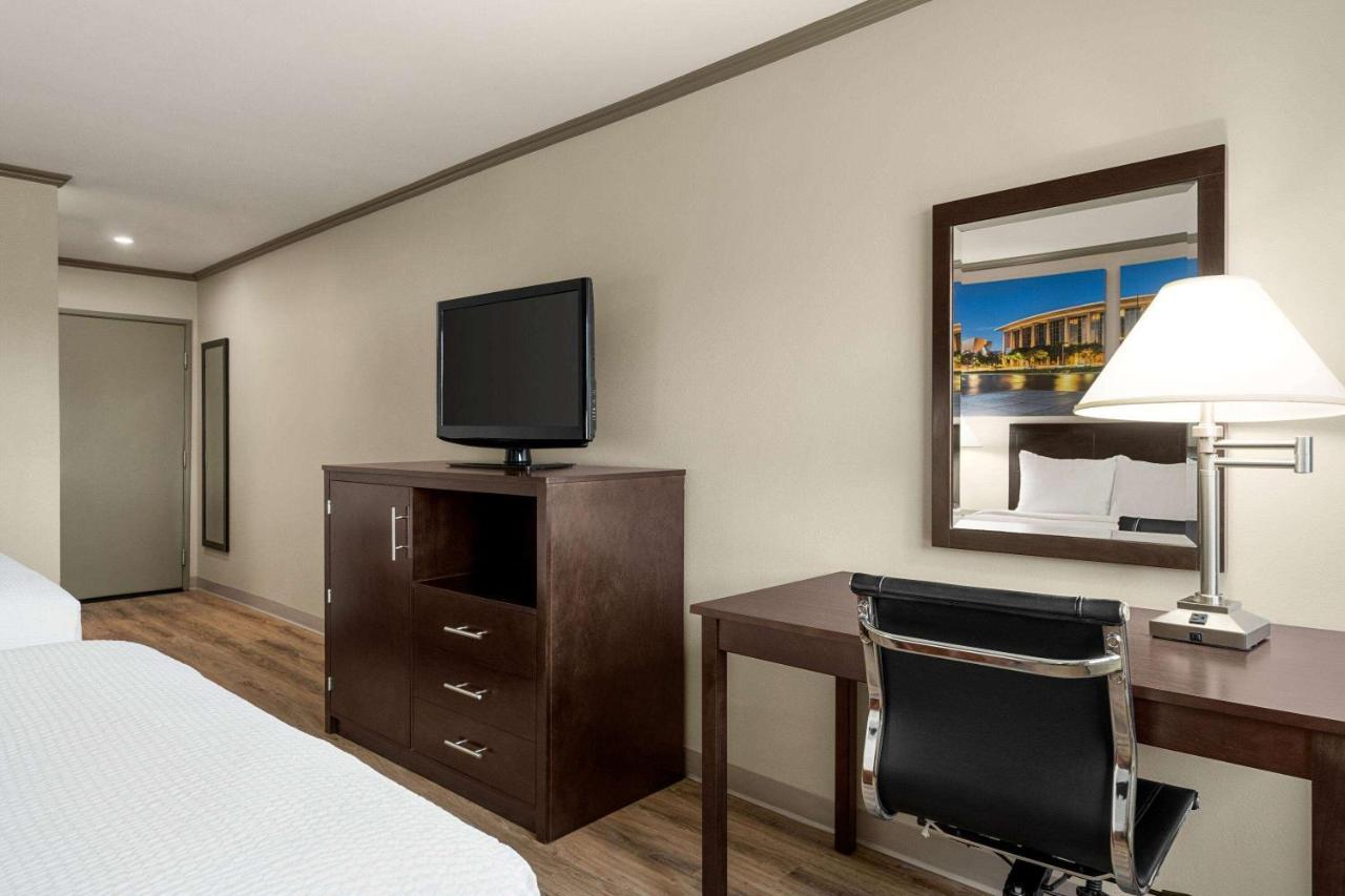 Hotel Baymont By Wyndham Monterey Park Exteriér fotografie